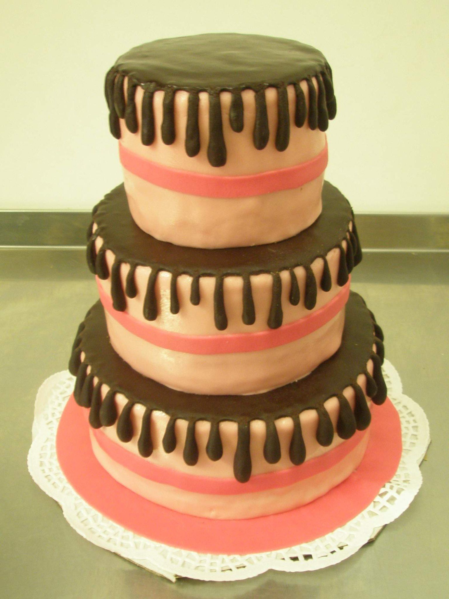 Dort s čokoládovým dripem